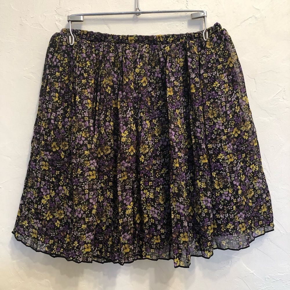 Material Girl floral pleated skirt